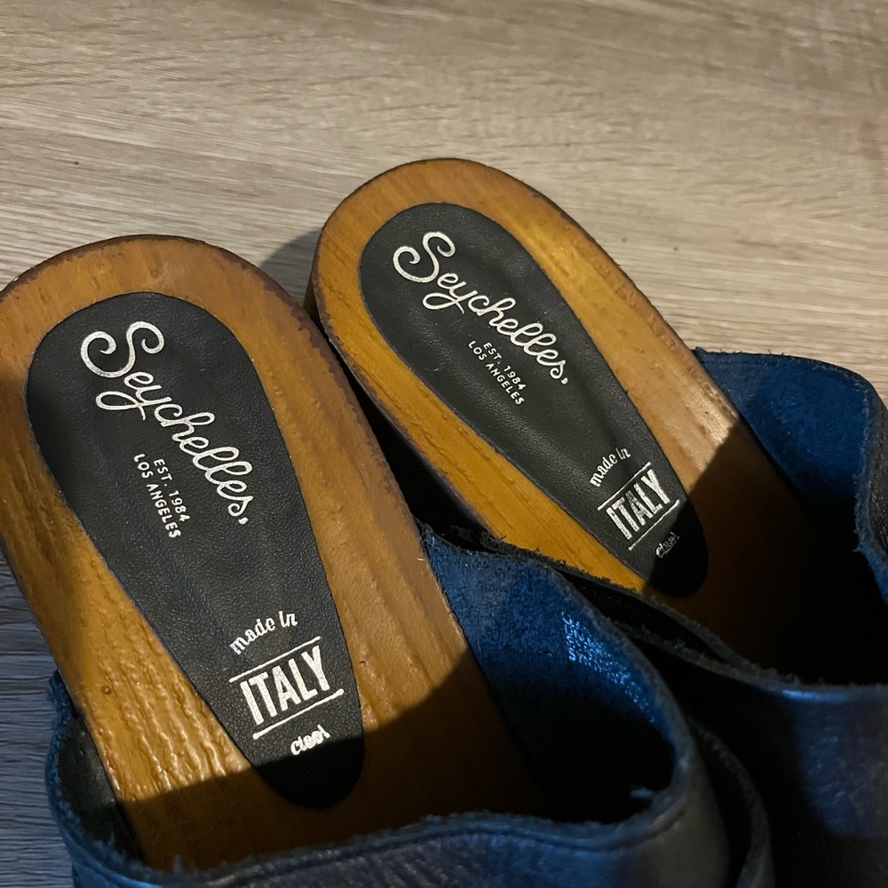 Seychelles Black Leather Clogs - Picture 2 of 3